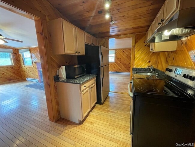 Building Photo - 22 Lake Ave