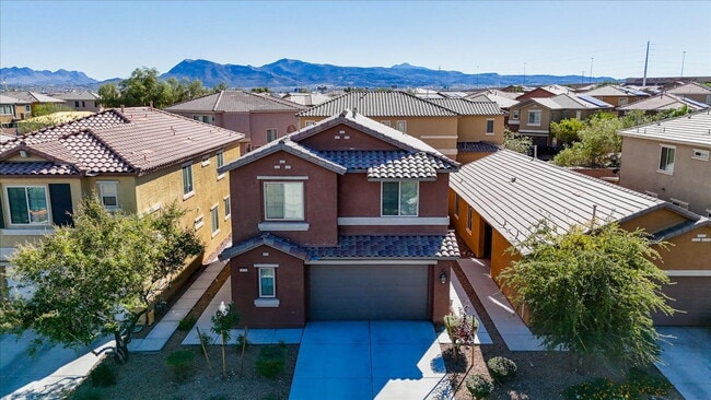 Building Photo - Gorgeous 4BR/2.5BA/2GA Two-Story Gem in Gated Community!