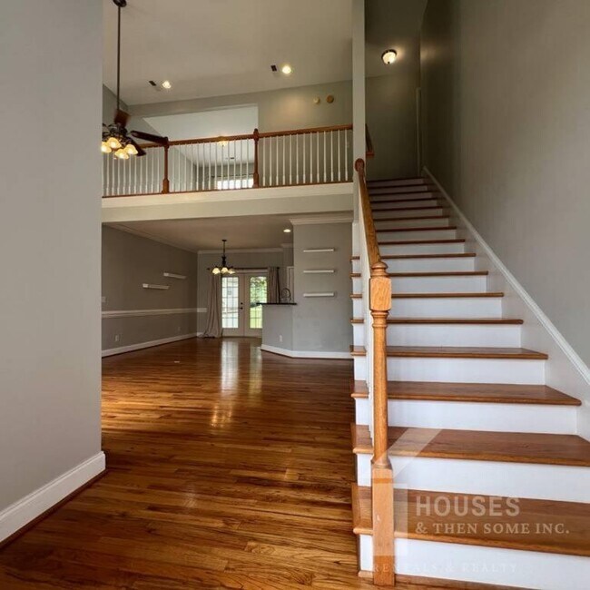 Building Photo - 606 Mattie Ln