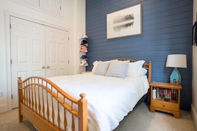 Building Photo - 352 W 3rd St