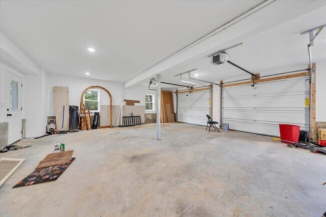 Building Photo - 3202 Mathews Ln