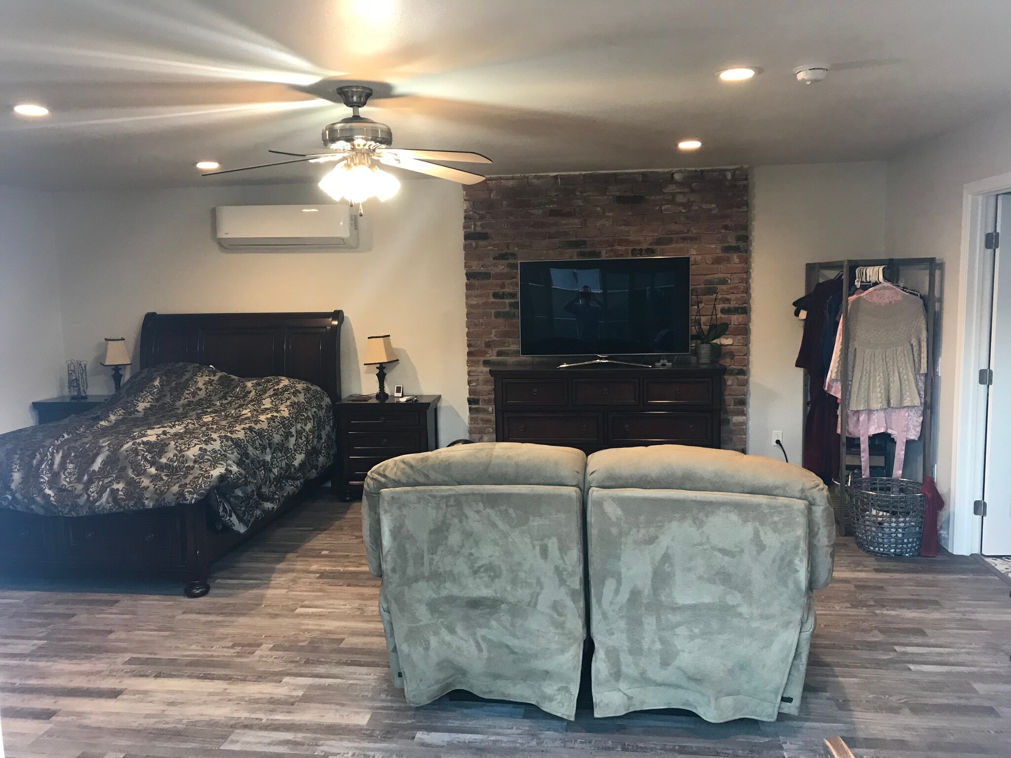 Building Photo - 430 E Bixby Rd