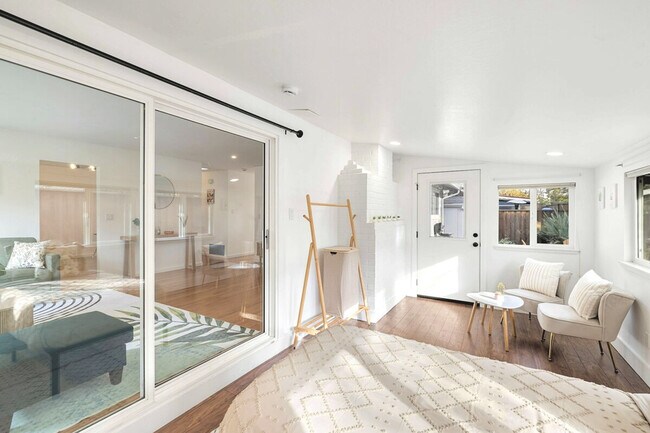 Building Photo - 2380 Aram Ave