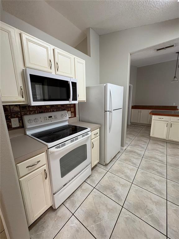 Building Photo - 305 Colonade Ct