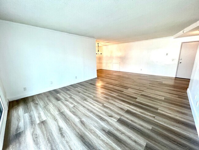 Building Photo - 5630 Ravenspur Dr