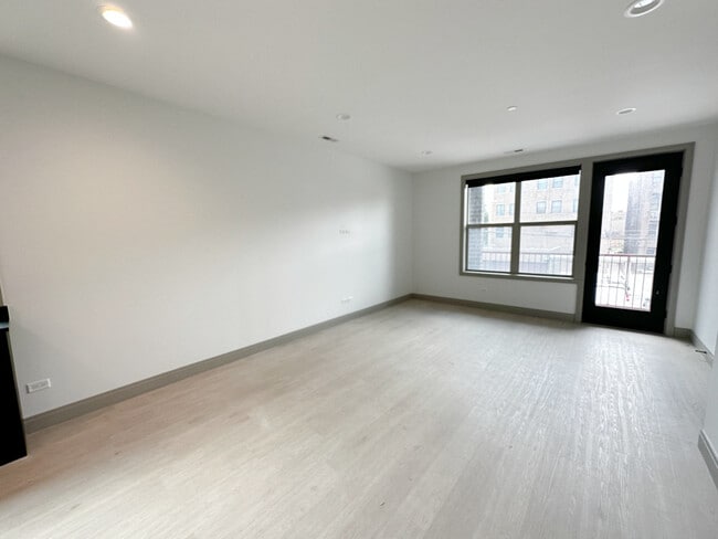 Building Photo - 4054 S Indiana Ave