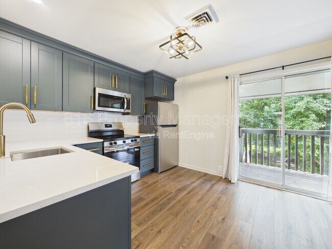 Building Photo - 439 W 104th St