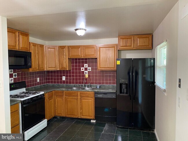 Building Photo - 5614 Duchaine Dr