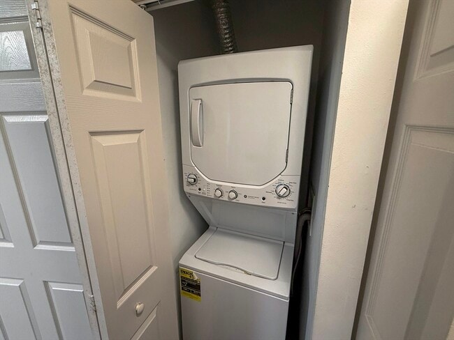 Building Photo - 250 Dudley St