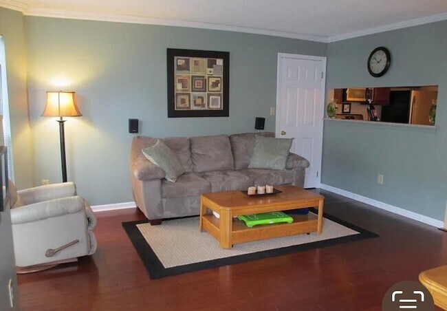 Building Photo - 29 Walnut St