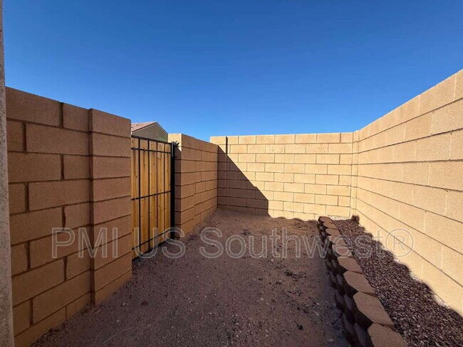 Building Photo - 2430 River Valley Cir