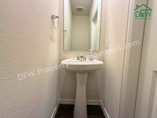 Building Photo - Spacious 4-Bedroom Home for Lease in Princeton!