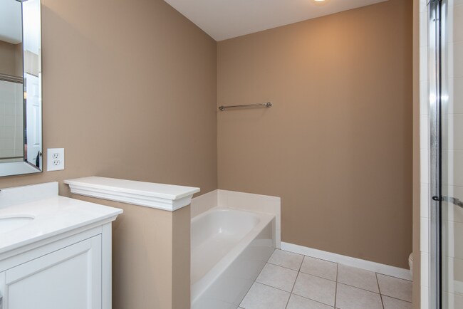Building Photo - 720 Vista Hills Ct