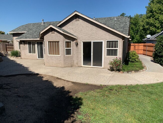 Building Photo - 203 Legacy Ln