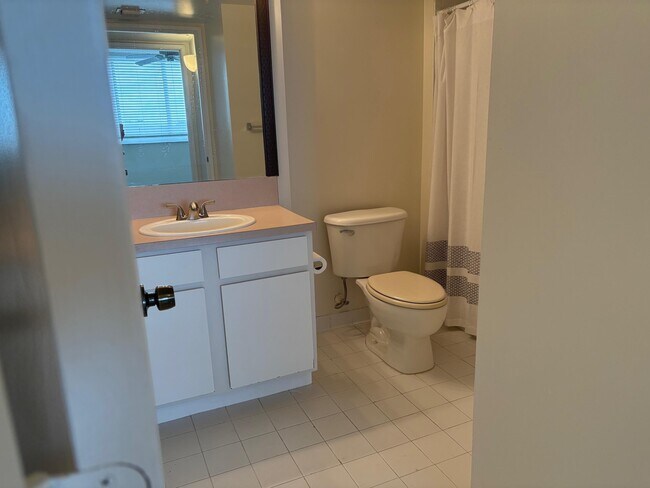 Building Photo - 1000 Scotia Dr