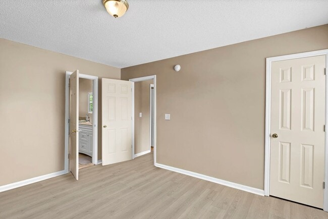 Building Photo - 134 Lawndale Ln