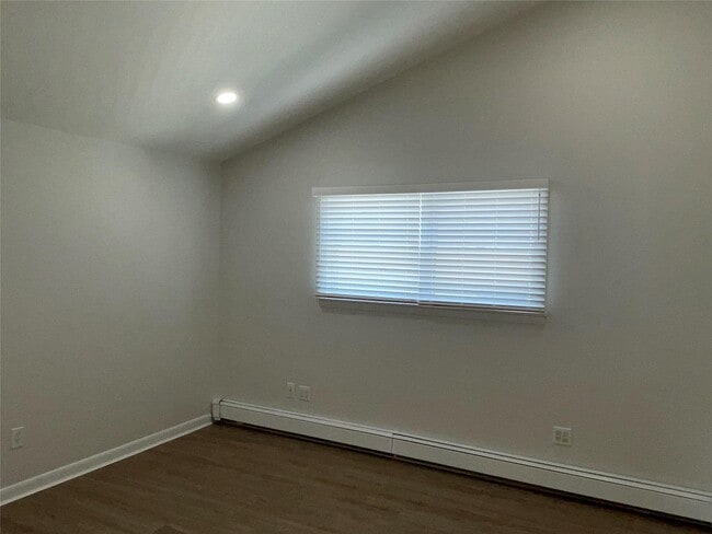 Building Photo - 420 W Park Ave
