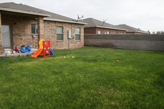 Building Photo - IMPRESSIVE HOME IN NEW SUBDIVISION NEAR HO...