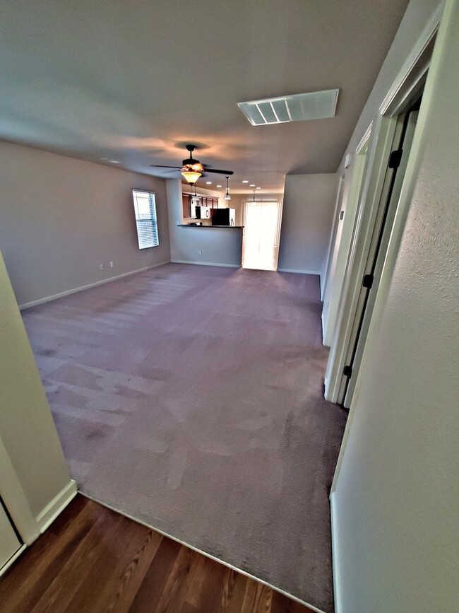 Building Photo - ***MOVE IN SPECIAL** Madison - 3 BR / 2 BA...