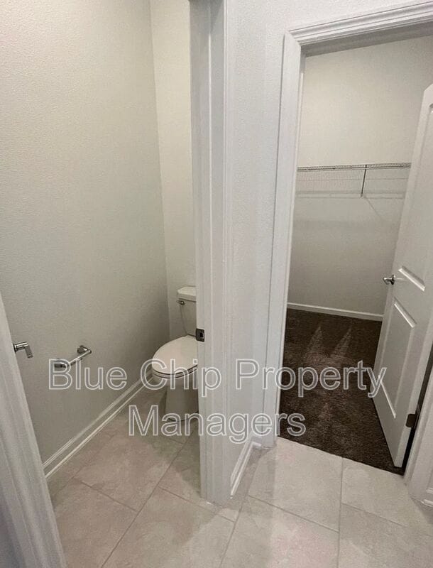 Building Photo - 3031 Country Side Dr