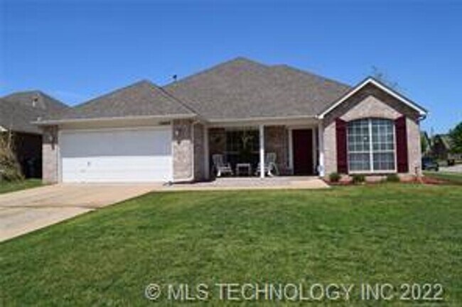 Building Photo - Beautifully kept 1.5 story home with 3 lg bedrooms (game room could be a 4th bedroom).