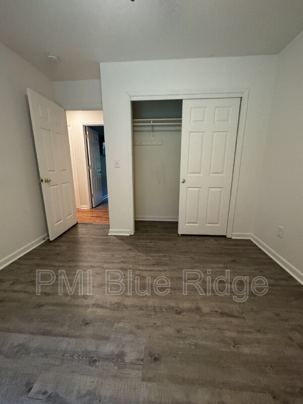 Building Photo - 46 Madison Heights Dr