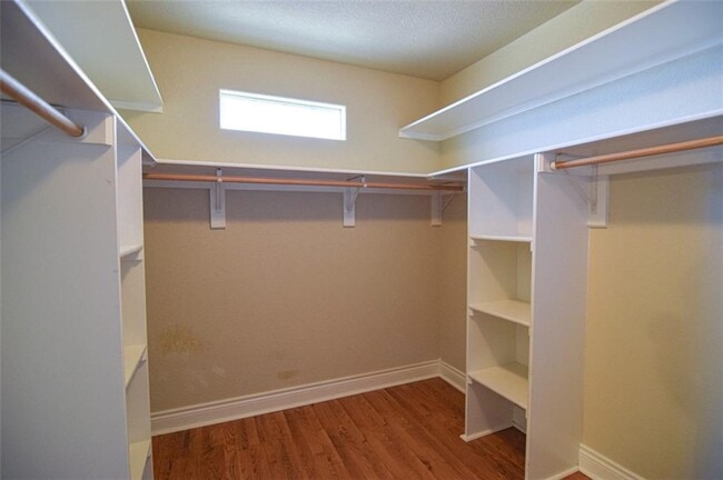 Building Photo - 6113 W Pleasant Dr