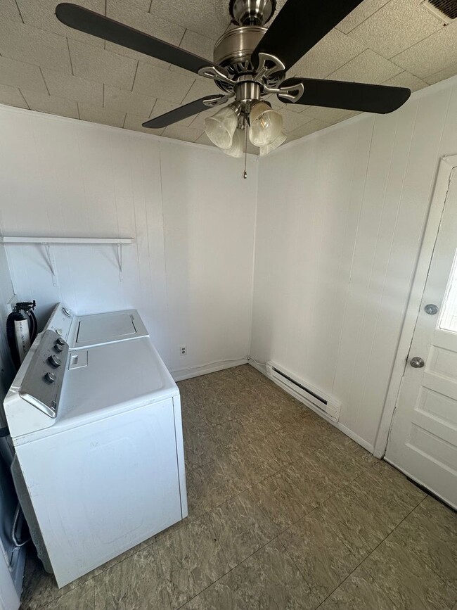 Building Photo - 728 Glen Pl