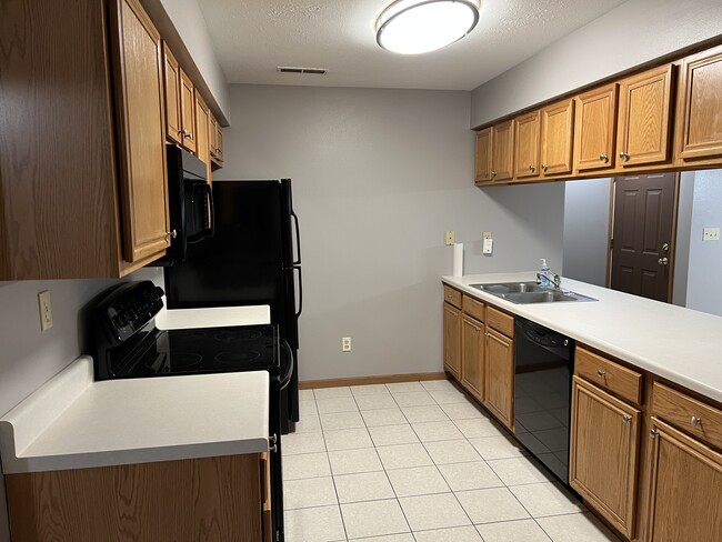 Kitchen - 7305 Wallingford Way