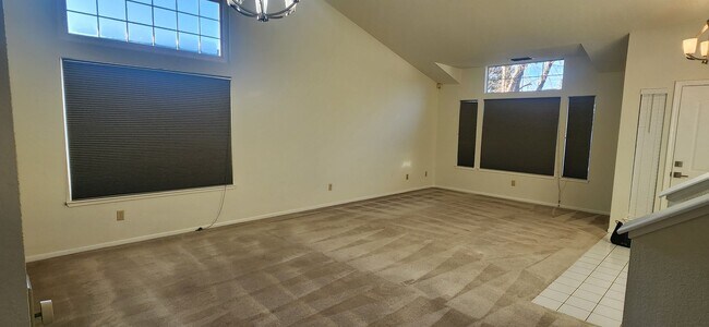 Building Photo - 4 Bedroom Home in Elk Grove