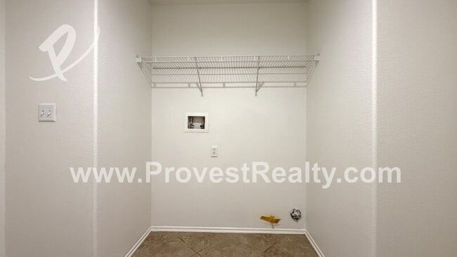 Building Photo - 9640 Peridot Ave