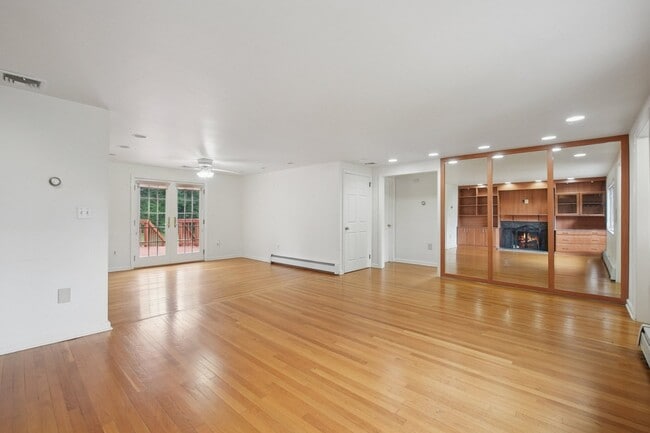 Building Photo - 34 Lewis Dr