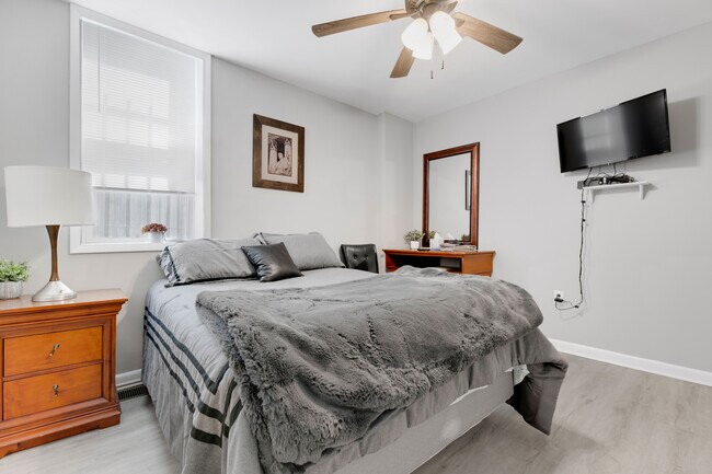 Building Photo - 121 New York Ave NW