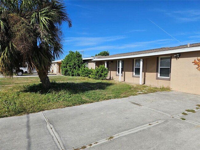 Building Photo - 21838 Edgewater Dr