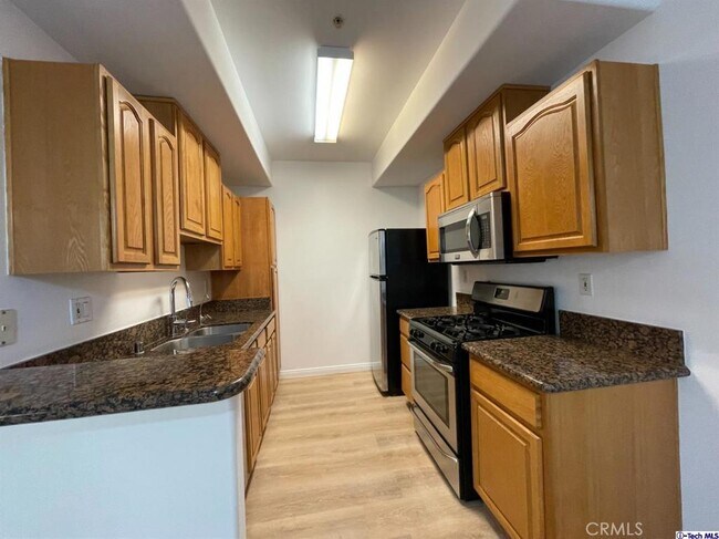 Building Photo - 300 E Providencia Ave