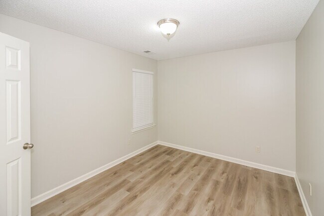 Building Photo - 9812 Southern Oak Way