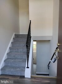 Building Photo - 3240 Fairway Dr