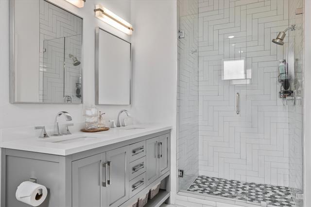 Building Photo - 2222 Moser Ave