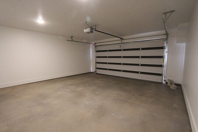 Building Photo - 762 W Sunfire Ln