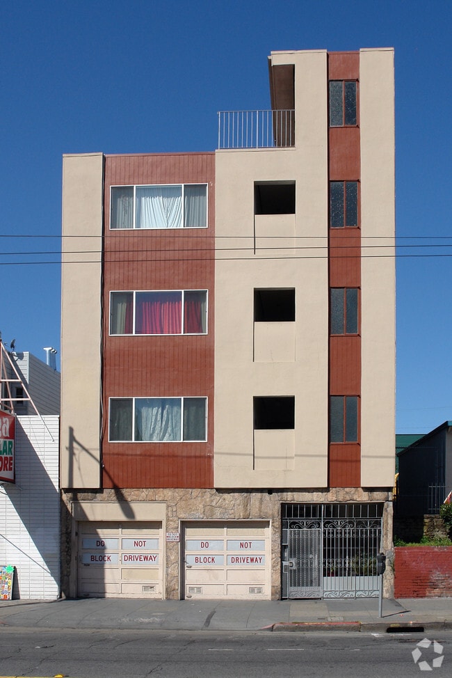 Building Photo - 2960 Mission St