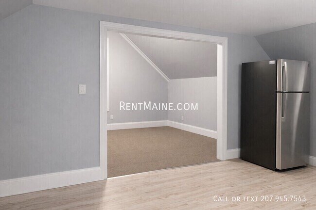 Building Photo - 496 Main St