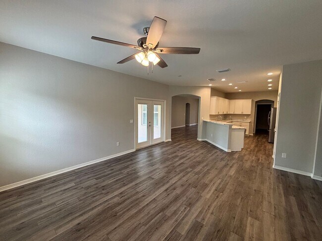 Building Photo - 4 bedroom / 3 bath in great neighborhood - WON'T LAST!