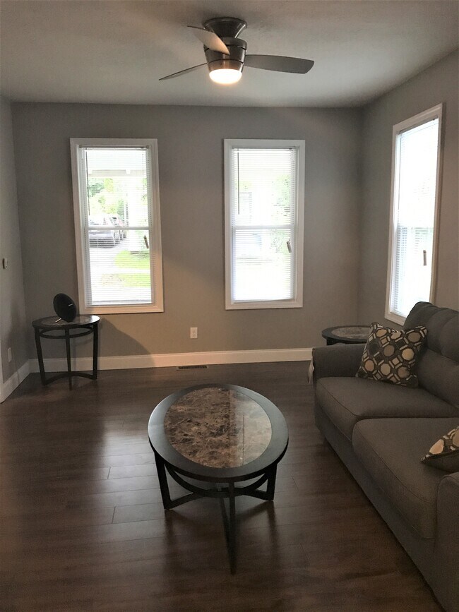 Building Photo - 314 Pleasant St