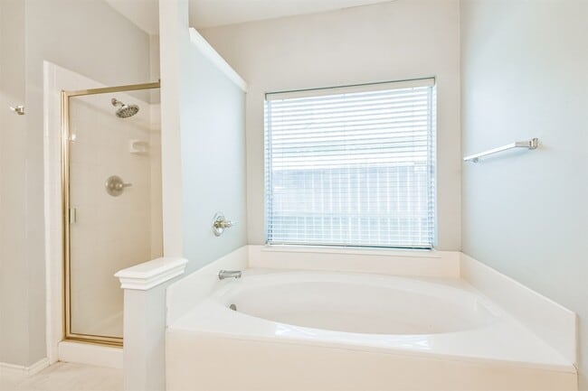 Building Photo - 18802 Half Volley Cir