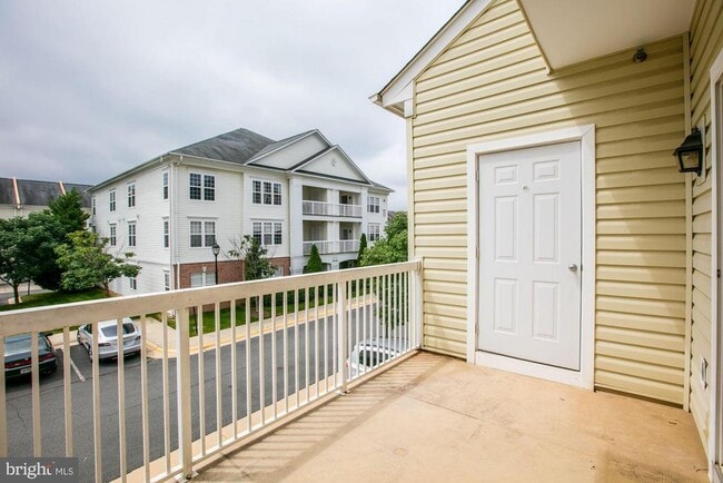 Building Photo - 42514 Mayflower Terrace