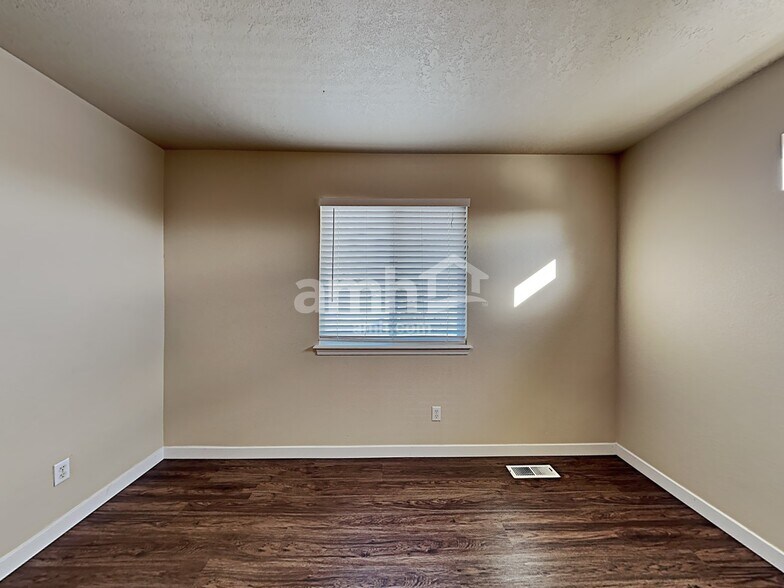 Building Photo - 584 N Nebula Ave