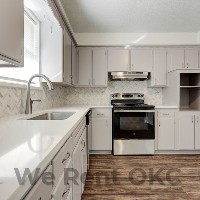 Building Photo - 1332 SW 77th Pl