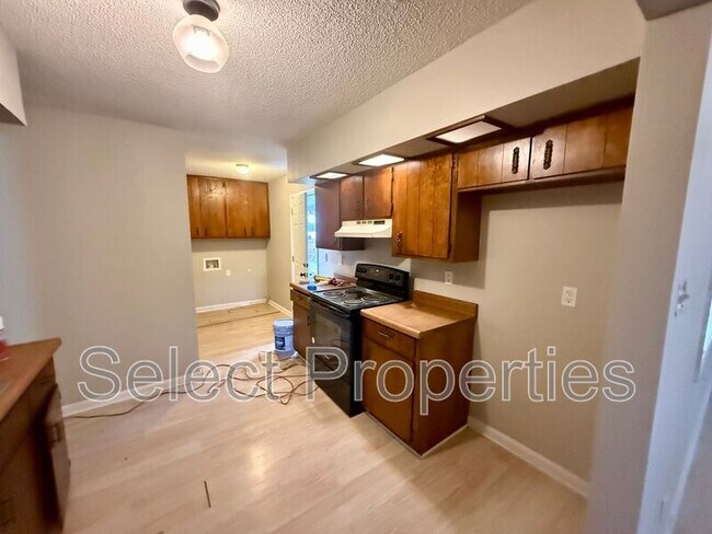 Building Photo - 3200 Meador Rd