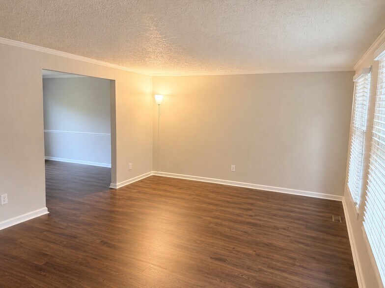 Building Photo - 6913 Courageous Cir