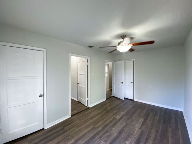 Building Photo - 3BED/2BATH HOUSE FOR RENT AVAILABLE NOW! *...